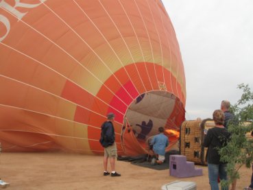 Inflating ballon